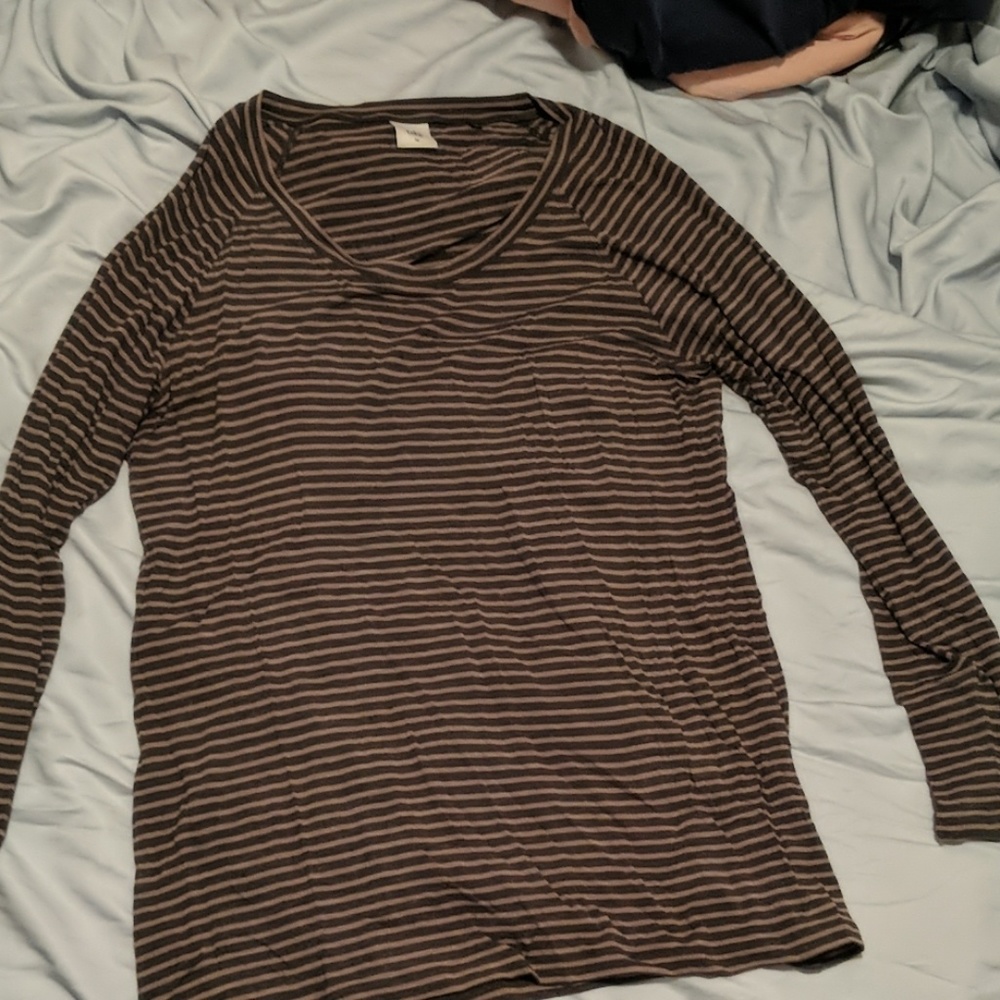 Brown and gray long-sleeved shirt